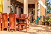 Fred and Winnie BnB Hotels in Matugga