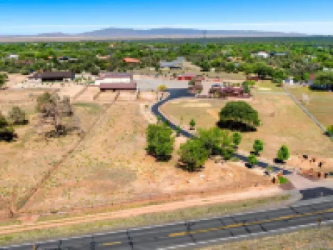 Zebra Refuge Cottage-wild Unique Prescott Stay Hotels in Williamson