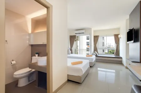 Leenova Hotel