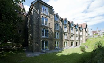 The Caledonian Island Hotel