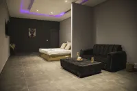 The Shelter Hotel a 