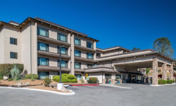 Yosemite Southgate Hotel & Suites