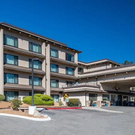 Yosemite Southgate Hotel & Suites