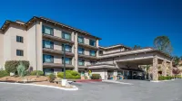 Yosemite Southgate Hotel & Suites فنادق في أوکهرست