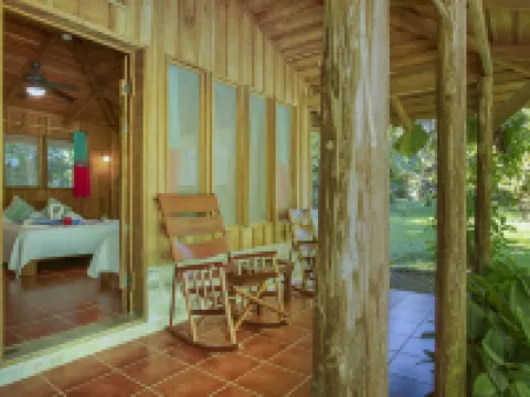 エスキナース レインフォレスト ロッジ ゴルフィトのホテル