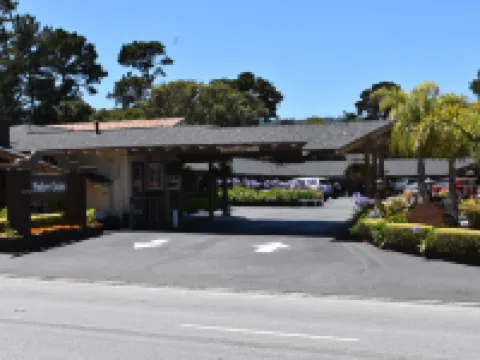 パドレ オークス デル・モンティ・ビーチ周辺のホテル