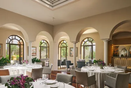 B Bou Hotel la Viñuela & Spa Отели в г. Кутар