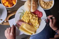 La Paz Apart Hotel Отели в г. Мирафлорес