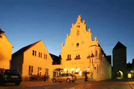 Landhotel Weißer Hahn Отели в г. Вемдинг