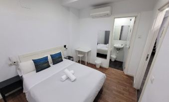 Ayz Frailes - Auto Check-in Property