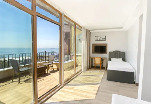 Cheers Lighthouse Hotel a 