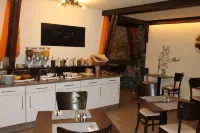 Le Petit Palais - Hotel/Pension - breakfast