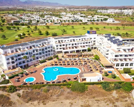 Ohtels Cabogata โรงแรมในRetamar