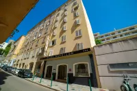 Napoleon Hotels near Monument to Napoleon and His Brothers