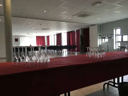 Kyriad Evreux - Netreville Отели в г. Шамбре