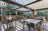 Hôtel Corniche du Liouquet Hotels in Saint-Cyr-sur-Mer