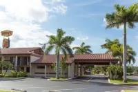 Super 8 by Wyndham Riviera Beach West Palm Beach - Wi-Fi