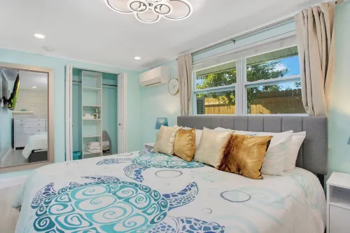 Turtle Walk - Walk to Gorgeous Beach! WALK to 12 different Restaurants!