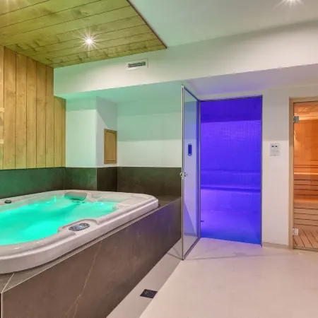 Las Hotel & Spa