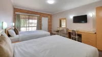 Country Gardens Motor Inn - parkir