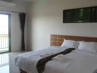 Tawan Anda Garden Hotel Hotels near Wat Nikhom Thammaram