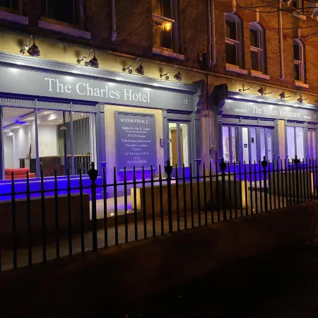 The Charles Hotel Отели рядом с достопримечательностью «Стадион «Пристфилд»»
