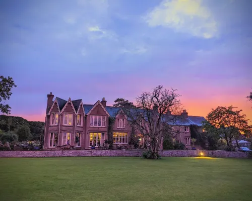 Parc-Le-Breos House Hoteles en Ilston