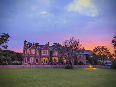 Parc-Le-Breos House Hotels in Llangennith