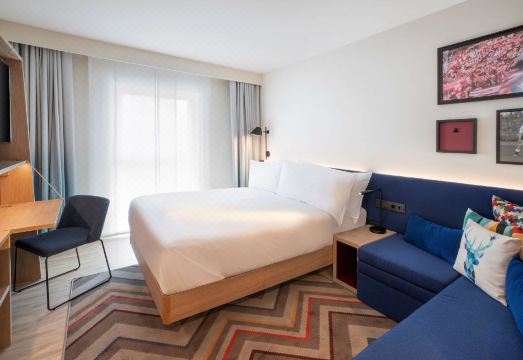 햄프턴 바이 힐튼 카이저슬라우테른