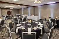 Delta Hotels by Marriott Milwaukee Northwest
