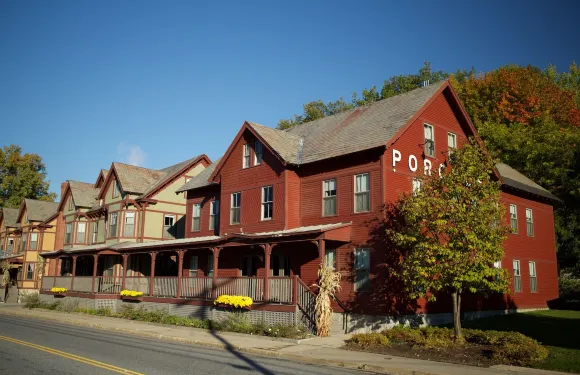 當代藝術館保時旅館