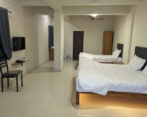 Hotel Jds Hotels near Vapi