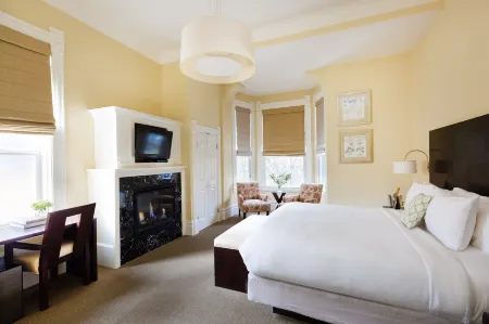 Healdsburg Inn on the Plaza, A Four Sisters Inn Отели рядом с достопримечательностью «Healdsburg Ridge Open Space Preserve»