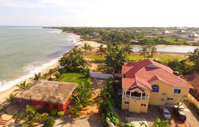 Coconut Pointe Villa & Beach Resort