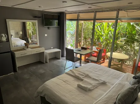 Tropicana Beach & Resort Отели в г. Грэйтер Монровия