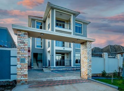 Saffron Beach Bistro & Cottages