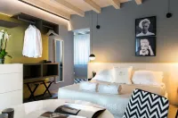 CinqueSuites Ortigia Отели рядом с достопримечательностью «Papyrus Museum (Museo del Papiro)»