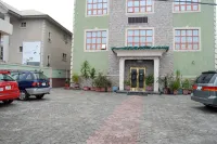 Royal Park Hotel & Suites Hotels near Lakowe Lakes Golf & Country Estate