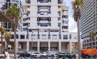 Chic 3Br Apt w Parking on the Beach with Shelter by Sea N' Rent