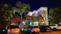Ayres Village Apart - parking