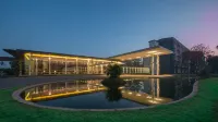 Vivanta Colombo, Airport Garden Hotels near Kadirana Temple