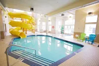 Service Plus Inns & Suites Drayton Valley - С бассейном
