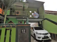 Dhika Adventure - Hostel & Travel Hotel di Randuputih