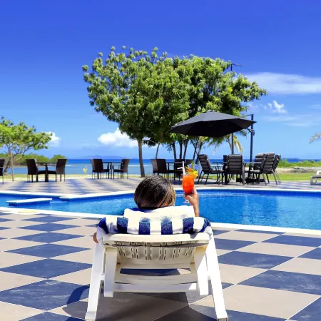 Nila Beach Resort Отели рядом с достопримечательностью «Гарден оф Слипинг Джайант»