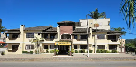 Jardim Das Gales Bombinhas Отели рядом с достопримечательностью «Lagoa Beach»