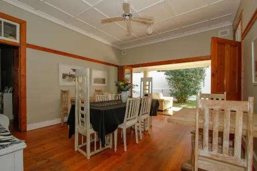 Coweys Corner - Bed and Breakfasts