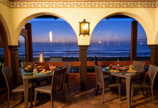 6. 라 홀라 쇼어스..