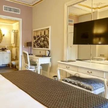 L'Agora Old Town Hotel & Bazaar