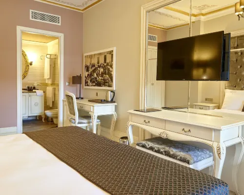 L'Agora Old Town Hotel & Bazaar Hotels near Konak Square