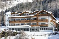Hotel Royal Und Ferienhaus Annabel Hotels near Stadile Winkl